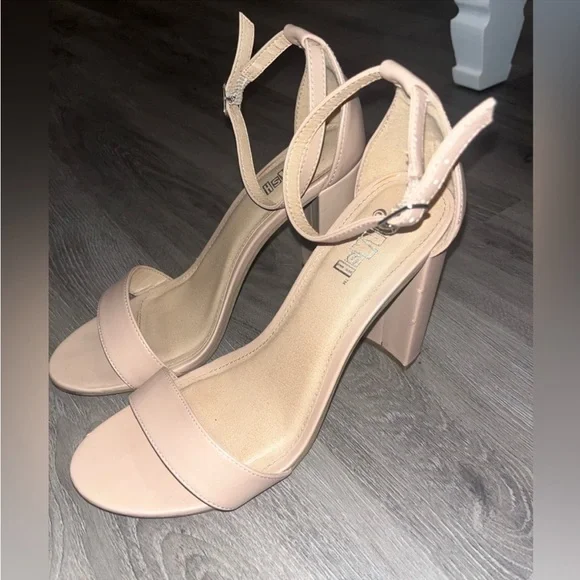 Brash nude heels - Picture 2 of 8